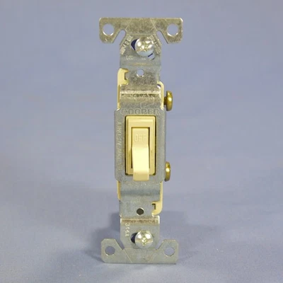 Interruptor de luz Cooper marfim liga/desliga poste único 15A 120V granel 1301V - Imagem 1 de 4
