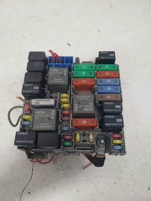 Compartimento de motor de caja de fusibles compatible con 13 DART 1443047 Foto 1 de 4