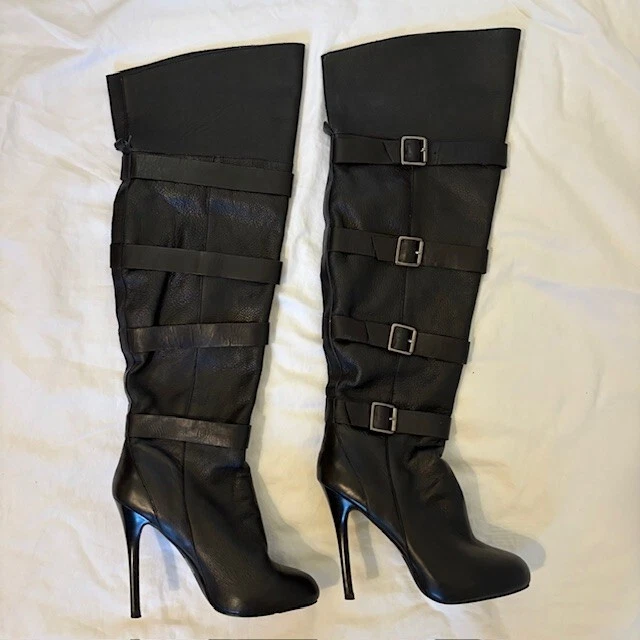 BCBGeneration Classy Botas Sobre la Rodilla de Cuero Negro con Hebillas, Talla 7 1/2M Foto 1 de 4