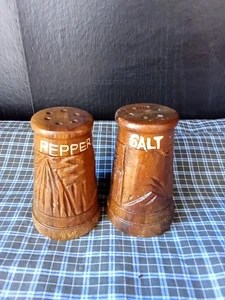 Salero y pimentero vintage de madera tallada - Imagen 1 de 3