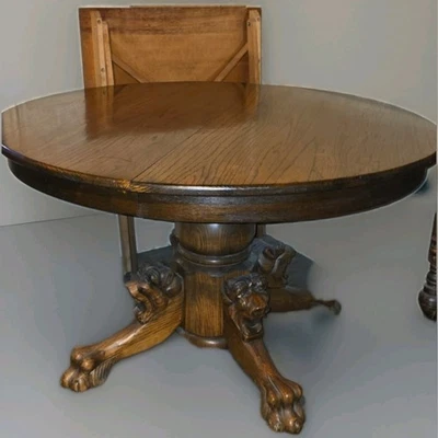 Antigua mesa con cabeza de león con patas de roble macizo Foto 1 de 3