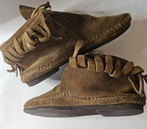 Child's Minnetonka Suede Hard Sole Tie Up Fringed Vintage Youth Moccasins - Picture 1 of 9