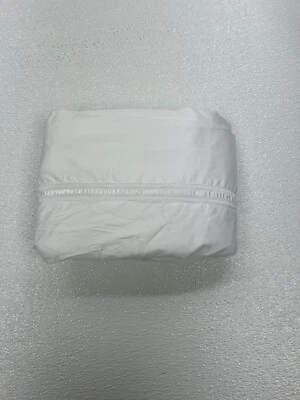 Sferra Diamante Queen Flat Sheet White Preowned - Image 1 of 4
