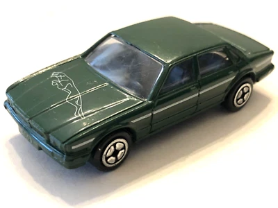 CORGI JAGUAR XJ40 GREEN 1:64 SCALE - Image 1 of 4
