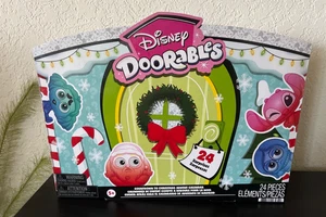 2025 Disney DOORABLES Christmas ADVENT CALENDAR Countdown Holiday 24 Pieces NEW - Picture 1 of 7