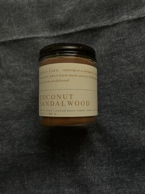 Bath & Body Works 椰子檀香木香氛蜡烛白色谷仓 7onz 全新 — 第 1/4 张图片