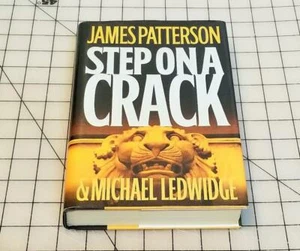 Step on a Crack (Michael Bennett) - Hardcover By Patterson, James HCDJ - Picture 1 of 5