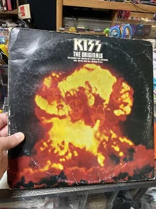 KISS-The Originals 3LP Dressed To Kill Hotter Than Hell Vinyl Set Beat Records - Picture 1 of 20