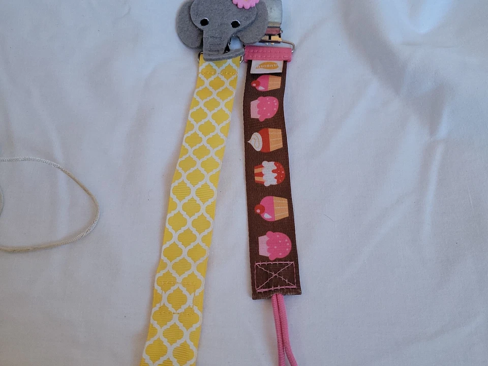  Pacifer Clips *Lot of 2 *Baby Girl - Image 1 of 1