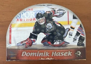 1999-00 Pacific Prism Dominik Hasek #4 Sno-Globe Die Cut Rare - Picture 1 of 2