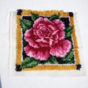 Vtg Completed Pink Rose Latch Hook Rug or Wall Hanging Yellow Border 17x17" - Picture 1 of 6