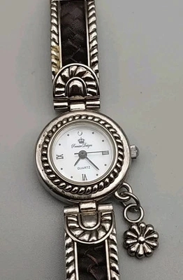 Relógio Berloque Floral Feminino Premier Designs Tom Prata com Pulseira de Couro e Metal - Imagem 1 de 4