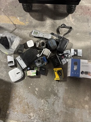 LOT OF 12- Assorted Electronic Sonos, iPhones, Cam Radio Players Cameras Apple - Image 1 of 4