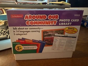 Lakeshore Around Our Community Foto Card Libreria 14 Lingue 5 Categorie Usato in ottime condizioni - Foto 1 di 3