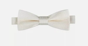 Calvin Klein Herren strukturierte Fliege Krawatte Elfenbein Neu $50 CK21210001 - Bild 1 von 2