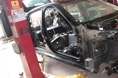 10-16 保时捷 Panamera 乘客右侧摇杆和后切组件 — 第 1/4 张图片