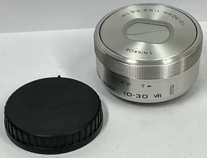 Nikon 1 Nikkor VR Objektiv 10–30 mm f/3,5–5,6 PD Power Zoom silber #7106 - Bild 1 von 7