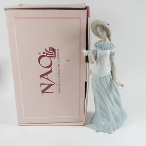 Lladro Nao The Butterfly's Dance Figurine w/Box Girl Holding Butterfly 1398 - Picture 1 of 14