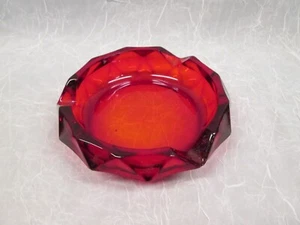 Wikinger Glas Rubinrot Aschenbecher Diamantschliff Spitze 6,25" breit Rauchen EPIC MCM - Bild 1 von 5