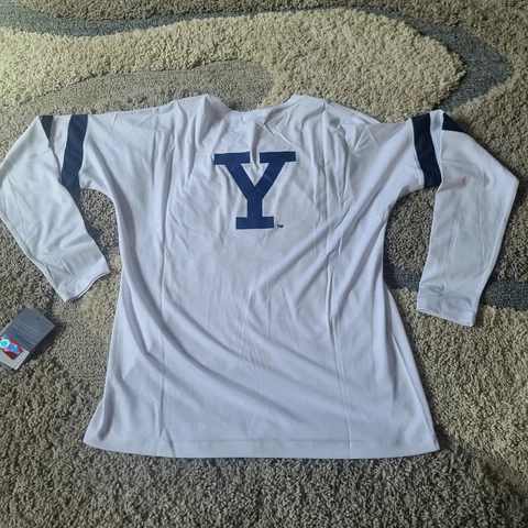NUYU Ladies Yale Bulldogs Long Sleeve Shirt Size Small White Relaxed Crew Neck Cover