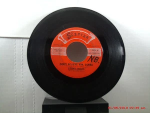 LENNY MILES -(45)- DON'T BELIEVE HIM, DONNA / INVISIBLE - SCEPTER - 1212  - 1960 - Picture 1 of 2
