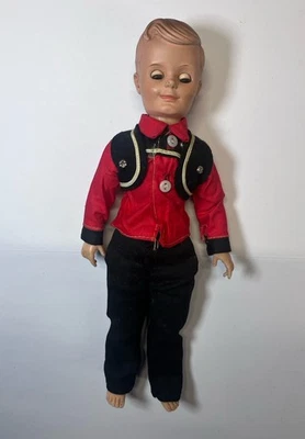 "Muñeca vintage Uneeda Bob Teen Boy 11"" ojos dormidos con ropa y ropa interior" Foto 1 de 4