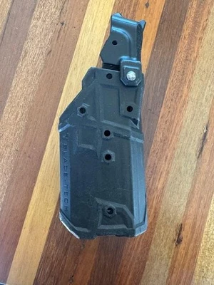 Funda Bladetech Taser 7 Dibujo a Mano Derecha. Viene con placa TMMS y accesorio de montaje Foto 1 de 4