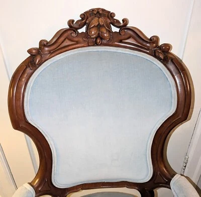 Antiguo sillón victoriano c. 1870 rococó renacimiento piezas de nogal con tuercas talladas Foto 1 de 4