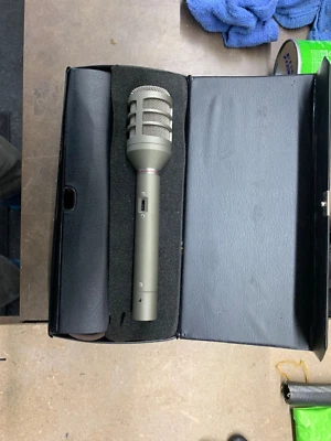 New 80s Audio Technica AT812 Unidirectional Moving Coil Dynamic Microphone - Image 1 of 3