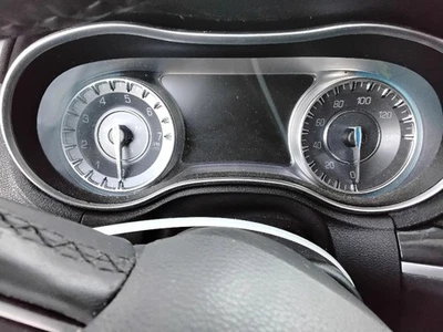 Cuadro medidor velocímetro 300 OE 2017 103 k millas Chrysler Foto 1 de 4