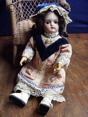 poupée ancienne tête en porcelaine marqué L'ancre jules Verlingue hauteur 30cm. - Photo 1/4