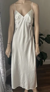 Victoria's Secret Nachthemd elfenbeinfarben Satin Braut Pailletten Y2K Maxi Schlitz Slip Gr. M - Bild 1 von 13