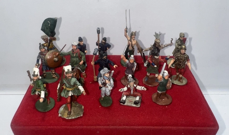 Lote de 17 soldados de metal pintado - figuras históricas mixtas de 20-40 mm Foto 1 de 4