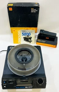 Vintage Kodak Carousel 5200 Slide Projector Bundle - Works Great - TESTED - READ - Picture 1 of 17