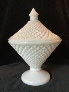 Vintage - Westmoreland - "English Hobnail" milk glass - Candy Dish/lid - Picture 1 of 6