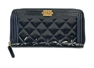 CHANEL Patente Cuero Niño Grande con Cremallera Alrededor Billetera Negra Acolchada Logotipo CC - Imagen 1 de 13