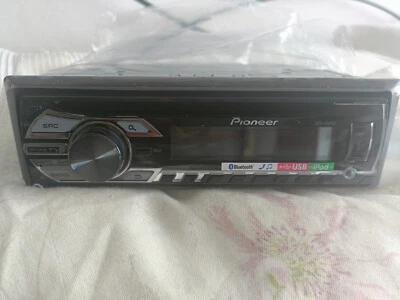 Pioneer CD RDS Radio DEH-4500BT (BNIB) - Image 1 of 4