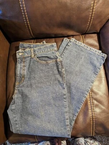 IZOD Stretch Straight Leg Jeans Women's Size 8P Blue Medium Wash - Picture 1 of 11