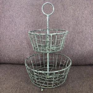 Antiker französischer Landhaus Bauernhaus 2 Etagen Drahtkorb Ständer Handarbeit - Bild 1 von 10