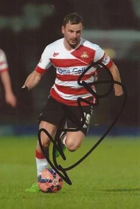 DONCASTER: RICHIE WELLENS SIGNED 6x4 ACTION PHOTO+COA - Picture 1 of 1