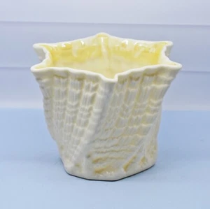 Belleek Shell Pattern Dish, 6th Green Backstamp, Vintage, Made in Ireland - Picture 1 of 5