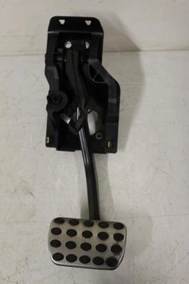 2003-2006 MERCEDES BENZ R230 SL500 SL600 BRAKE PEDAL ASSEMBLY - Image 1 of 4