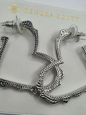 Pendientes tipo aro corazón tono platino Kendra Scott  Foto 1 de 4