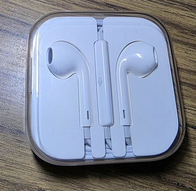 Original Apple Lightning Earpods - Image 1 of 3