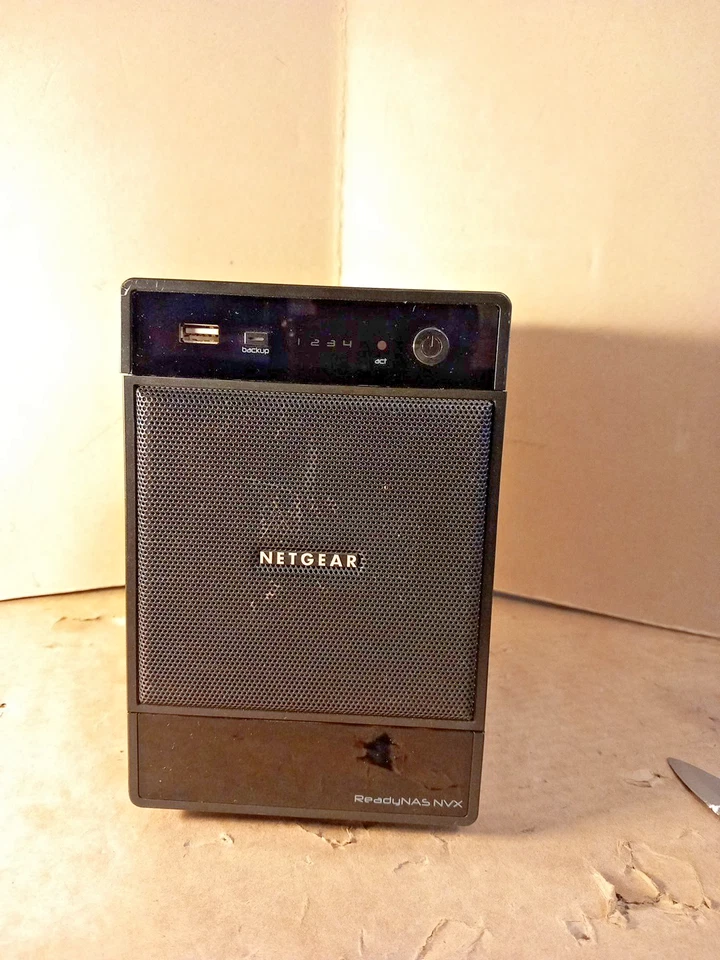 Netgear ReadyNAS RND-4A RNDP4000 4 Bay NAS Device 2 x LAN, 3 x USB, 4 x caddies - Image 1 of 4
