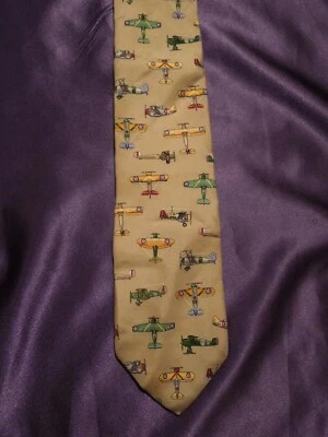 Aviones de guerra de Estados Unidos de colección sobre fondo tostado Prendas para el cuello Alynn 100 % corbata de seda Foto 1 de 4