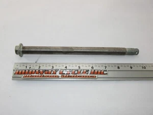 HONDA CB100 CB125S SL100 XL100 ST90 NOS OEM REAR WHEEL AXLE 42301-401-680 jh - Picture 1 of 6