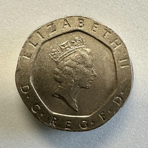 1990 Queen Elizabeth II 20 Pence Coin  - Picture 1 of 2
