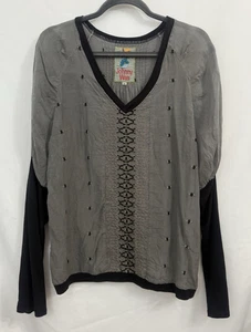 Johnny Was Top Gray Black Embroidered Long Sleeve Juliet Sleeve Womens M * FLAW - Picture 1 of 11
