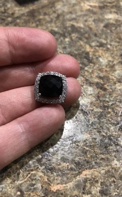 Colgante de zafiro blanco creado en ónix Zales 10k Foto 1 de 3